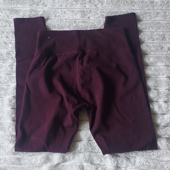 Aerie Women's Black and Burgundy Leggings - Picture 8 of 13
